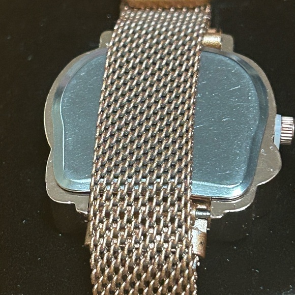 Sanrio Hello Kitty Gold Mesh Watch Rose Gold
NIB - Picture 4 of 5